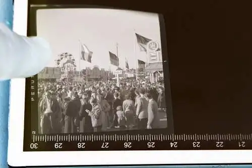 tolles altes  Negativ viele Menschen - Fest - Kirmes  - Ort ?