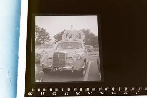tolles altes  Negativ Oldtimer Mercedes W112  als Hochzeitswagen geschmückt - Ös