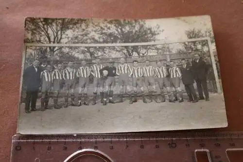tolles altes Foto - Fussball Mannschaft -  20-30er Jahre  (2)
