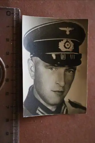 tolles altes kleines Foto - Portrait eines Soldaten mit Schirmmütze 