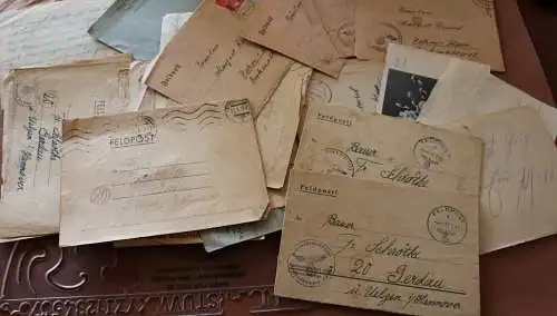 29 alte Feldpostbriefe  FPNr. 43568 bis 03- 1945 u. FPNr. 40779