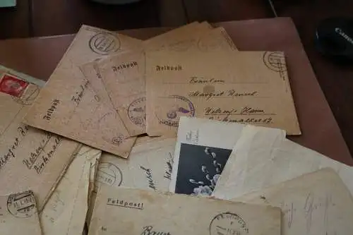 29 alte Feldpostbriefe  FPNr. 43568 bis 03- 1945 u. FPNr. 40779