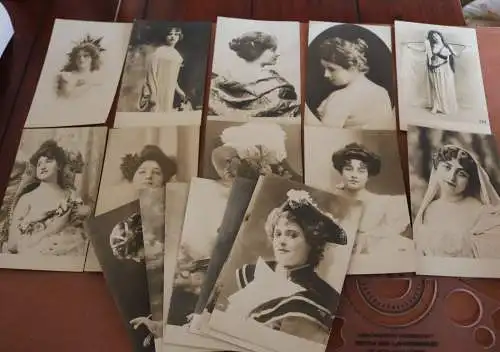 18 alte Karten mit Frauenportraits - leichte Erotik  - 20-30er Jahre ???