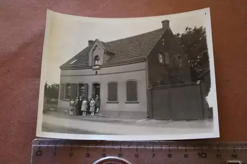 tolles altes Foto - Haus mit Familie  in Lövenich 1929