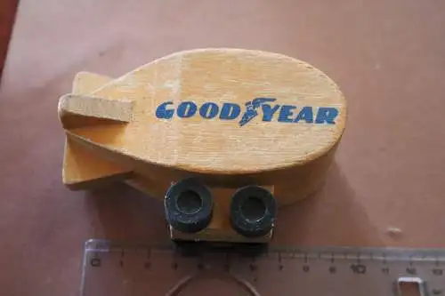 toller alter Good Year Zeppelin aus Holz - 70er Jahre 