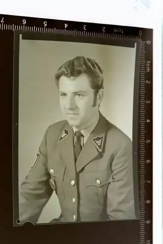tolles altes Negativ - Portrait eines Mannes in Uniform - Soldat ? 60-70er Jahre