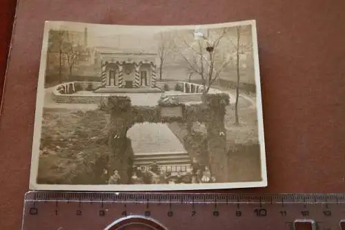 altes Foto - Soldatenehrenmal - Ort ???? 30er Jahre ??