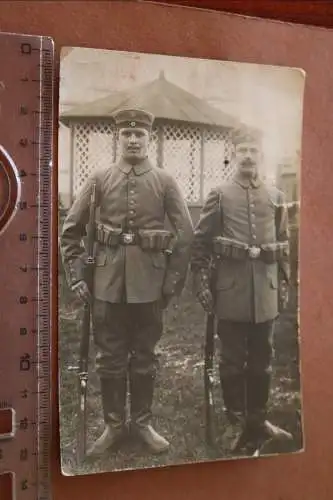 tolles altes Foto - zwei Soldaten stehen stramm - Wiesbaden 1915