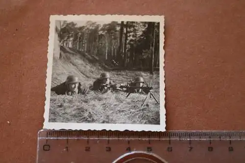 tolles altes Foto -  drei Soldaten Luftwaffe - MG-Trupp 1941