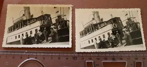 zwei alte Fotos - Fahrgäste - Schiff  Alexandra Flensburg 30-40er Jahre 