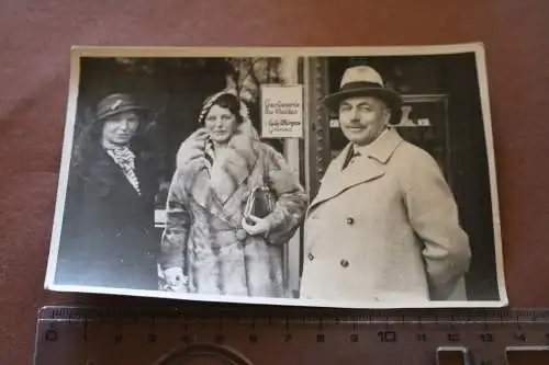 tolles altes Foto - Personen für Bekleidungsgeschäft Gewinnmitteilung 1910-30 