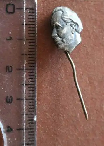 tolle alte Anstecknadel - Portrait eines Mannes -  Alter ??? 