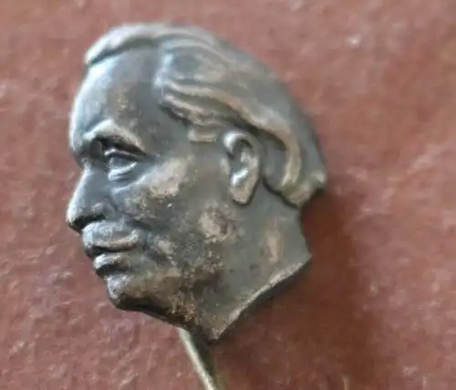 tolle alte Anstecknadel - Portrait eines Mannes -  Alter ??? 