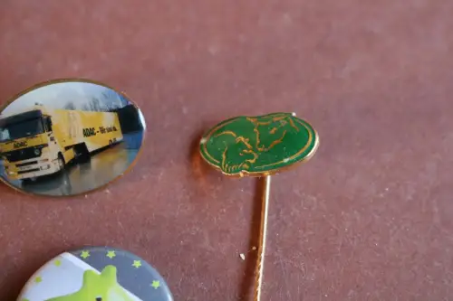 sechs tolle Anstecknadeln , Buttons 