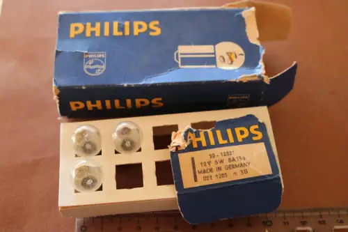 drei alte Leuchtmittel Autoscheinwerfer Philips  12V 5A BA 15s - Oldtimer ?