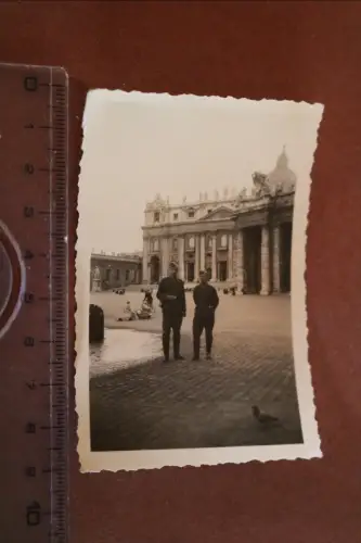 tolles altes Foto - zwei Soldaten auf dem Petersplatz in Rom 