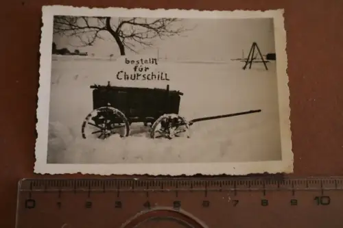 tolles altes Foto - alter Holzkarren voll Schnee - Bestellt für Churchill ?? 