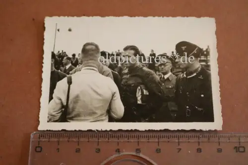 toller alter Schnappschuss - Sachsenring ?? Motorradrennfahrer Dorino Serafini