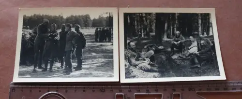 zwei tolle alte Fotos - Soldaten , Offiziere bei Feldübung 