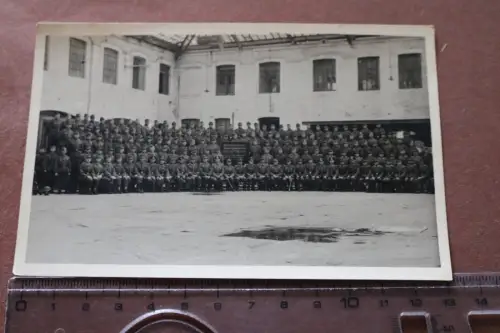 altes Gruppenfoto - Soldaten Schild für Abteilungskommandeur - 1944