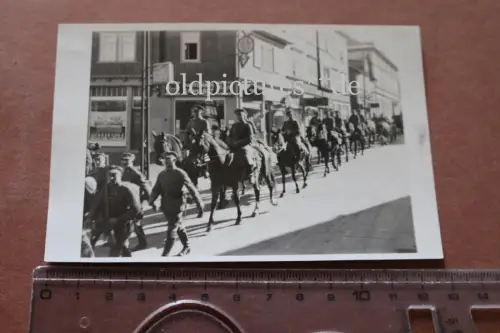 altes Foto - Soldaten Reichswehr marschieren durch Oberhof Thü. - Photohaus Gebh