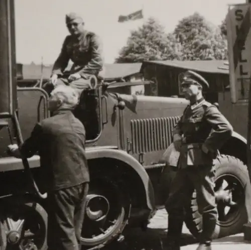 tolles altes Foto - Halbkette am auftanken an Shell Tankstelle - Güstrow ?? 