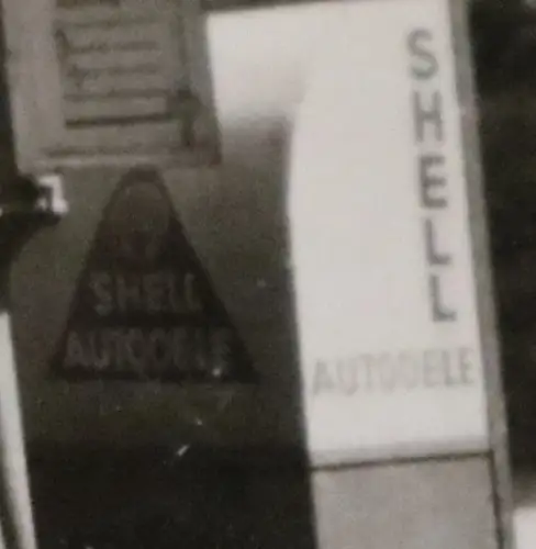 tolles altes Foto - Halbkette am auftanken an Shell Tankstelle - Güstrow ?? 