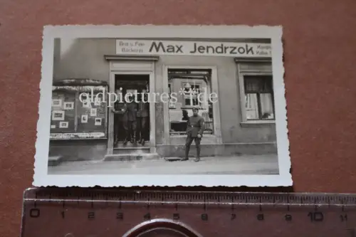 tolles altes Foto  Soldaten Reichswehr ?- Bäckerei M. Jendrzok Niederzwehren ?? 