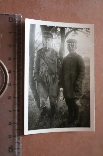  altes Foto  zwei Jungs in Lumpen - Polen ? Russland ?? 