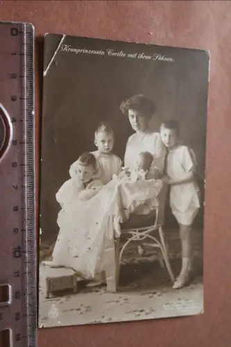 alte Fotokarte - Kronprinzessin Cecilie und ihren Söhnen
