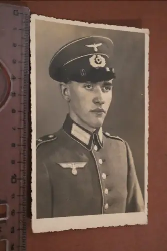 altes Portrait eines Soldaten mit Schirmmütze 
