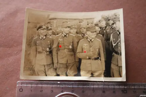 tolles altes Foto - Soldaten Offiziere DKiG Träger mir unbekannt 