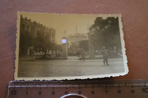 altes Foto - Schild für deutsche Befreier  Ukraine - 40er Jahre 