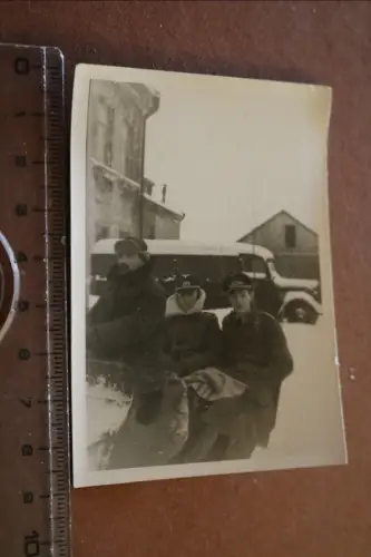 tolles altes Foto - Soldaten , General ??  auf Pferdeschlitten 