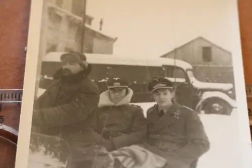 tolles altes Foto - Soldaten , General ??  auf Pferdeschlitten 