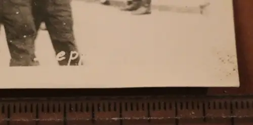 altes Foto - gefangene englische Soldaten ?? Dieppe 1942 (2)