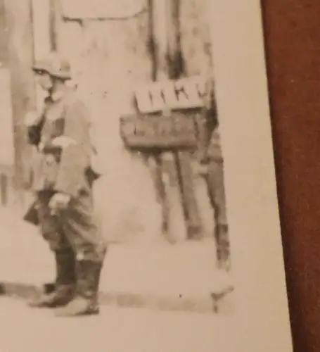 altes Foto - gefangene englische Soldaten ?? Dieppe 1942 (2)