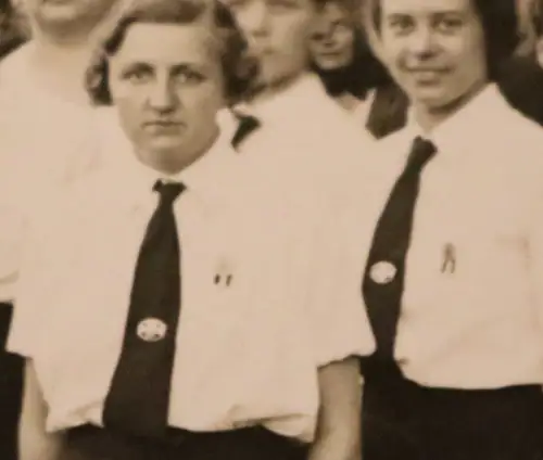 tolles altes Foto - BDM Mädels ?? in Ungarn Besuch ? Strassen Geschäfte 