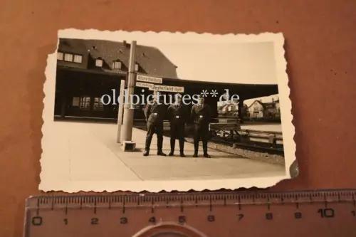 tolles altes Foto - Soldaten Flak-Abtlg am Banhof von Westerland Sylt