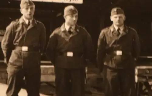 tolles altes Foto - Soldaten Flak-Abtlg am Banhof von Westerland Sylt