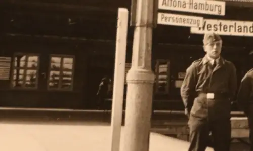 tolles altes Foto - Soldaten Flak-Abtlg am Banhof von Westerland Sylt