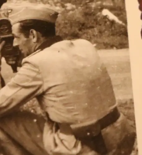 tolles altes Foto - Kriegsberichter bei der Panzertruppe - mit Filmkamera 