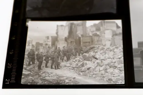 79 alte Negative eines Soldaten ,Westfeldzug, Frankreich, zerstörte Panzer, usw 