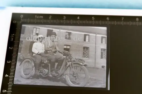 tolles altes Negativ deutsche Soldaten mit französischem Motorrad Dreirad 