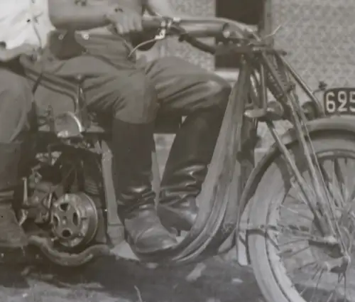 tolles altes Negativ deutsche Soldaten mit französischem Motorrad Dreirad 