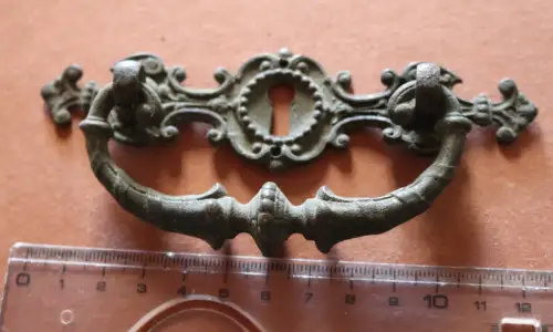 toller alter Schubladengriff ?  Eisen ??  Alter ???