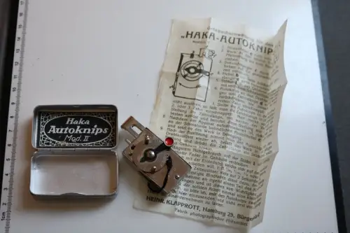 toller alter Selbstauslöser Haka Autoknips II DRP mit Beschreibung und Dose 