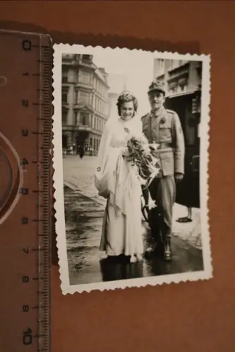tolles altes Hochzeitsfoto hübsche Frau und Soldat - 1944 