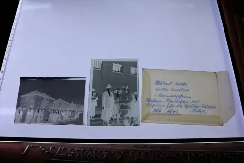 zwei alte Negative - Gruppe Frauen - und ein Offizier - für Afrika Truppen 1943