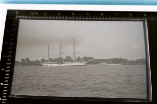 tolles altes Negativ -Segelschulschiff und U-Boote vor Anker - Ort ?? 30-40er Ja